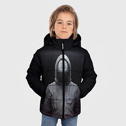 Куртка зимняя для мальчика ИГРА В КАЛЬМАРА СОТРУДНИК КВАДРАТ, цвет: 3D-черный — фото 2