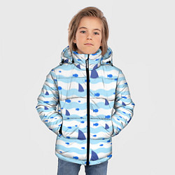 Куртка зимняя для мальчика Волны, рыбки и плавники акул - паттерн, цвет: 3D-светло-серый — фото 2