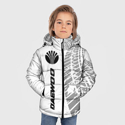 Куртка зимняя для мальчика Daewoo speed на светлом фоне со следами шин: по-ве, цвет: 3D-черный — фото 2
