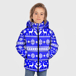 Куртка зимняя для мальчика Новый год ели и олени на синем фоне, цвет: 3D-красный — фото 2