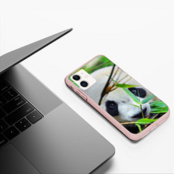 Чехол iPhone 11 матовый Панда в лесу, цвет: 3D-светло-розовый — фото 2