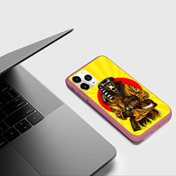 Чехол iPhone 11 Pro матовый Медведь охотник, цвет: 3D-малиновый — фото 2