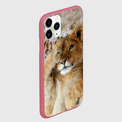 Чехол iPhone 11 Pro матовый Львенок, цвет: 3D-малиновый — фото 2