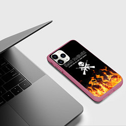 Чехол iPhone 11 Pro матовый Iron Maiden, цвет: 3D-малиновый — фото 2