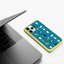 Чехол iPhone 11 Pro матовый Пингвина на заярдке, цвет: 3D-желтый — фото 2