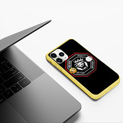 Чехол iPhone 11 Pro матовый Хищник, цвет: 3D-желтый — фото 2