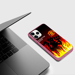 Чехол iPhone 11 Pro матовый MANCHESTER UNITED ДЬЯВОЛ, цвет: 3D-малиновый — фото 2