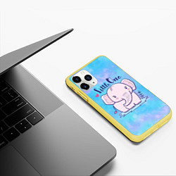 Чехол iPhone 11 Pro матовый Маленький слоненок, цвет: 3D-желтый — фото 2