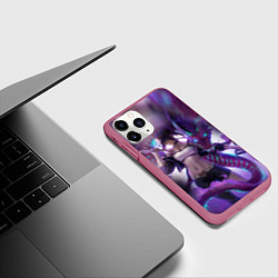 Чехол iPhone 11 Pro матовый LEAGUE OF LEGENDS AKALI ЛИГА ЛЕГЕНД АКАЛИ, цвет: 3D-малиновый — фото 2