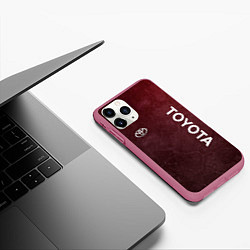 Чехол iPhone 11 Pro матовый TOYOTA RED GRUNGE, цвет: 3D-малиновый — фото 2
