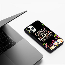 Чехол iPhone 11 Pro матовый Самой лучшей в мире маме, цветы на черном фоне, цвет: 3D-черный — фото 2