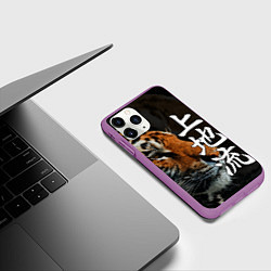 Чехол iPhone 11 Pro матовый Год тигра 2022 Взгляд, цвет: 3D-фиолетовый — фото 2