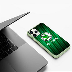 Чехол iPhone 11 Pro матовый Skoda - Неоновые соты, цвет: 3D-салатовый — фото 2