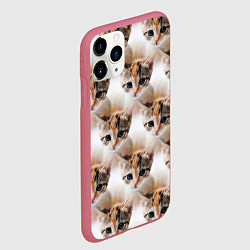 Чехол iPhone 11 Pro матовый Маленький котенок паттерн, цвет: 3D-малиновый — фото 2