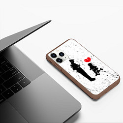 Чехол iPhone 11 Pro матовый Banksy - ребенок на велосипеде, цвет: 3D-коричневый — фото 2