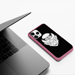 Чехол iPhone 11 Pro матовый Пятиглазый монстр, цвет: 3D-малиновый — фото 2