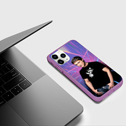 Чехол iPhone 11 Pro матовый Юрий Шатунов на неоновом фоне, цвет: 3D-фиолетовый — фото 2