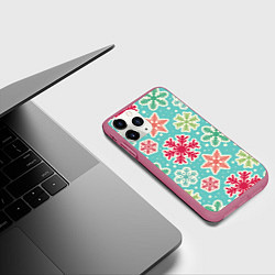 Чехол iPhone 11 Pro матовый Весёлые снежинки, цвет: 3D-малиновый — фото 2