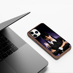 Чехол iPhone 11 Pro матовый Уэнсдэй с рукой: дочь Аддамсов, цвет: 3D-коричневый — фото 2