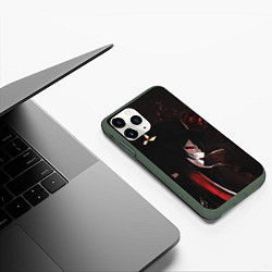 Чехол iPhone 11 Pro матовый Ху Тао с огненными розами, цвет: 3D-темно-зеленый — фото 2