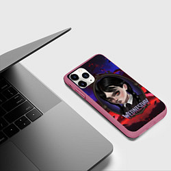 Чехол iPhone 11 Pro матовый Уэнсдэй в винтажной раме на фоне заката, цвет: 3D-малиновый — фото 2