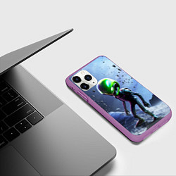 Чехол iPhone 11 Pro матовый Alien during a space storm, цвет: 3D-фиолетовый — фото 2