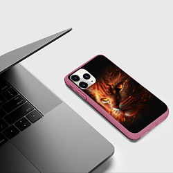 Чехол iPhone 11 Pro матовый Огненный рыжий кот, цвет: 3D-малиновый — фото 2