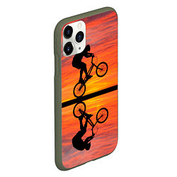 Чехол iPhone 11 Pro матовый Велосипедист в отражении, цвет: 3D-темно-зеленый — фото 2