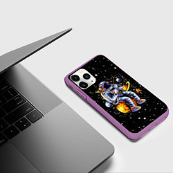 Чехол iPhone 11 Pro матовый Космонавт на рыбалке - неон, цвет: 3D-фиолетовый — фото 2