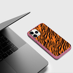 Чехол iPhone 11 Pro матовый Полоски тигра - tiger, цвет: 3D-малиновый — фото 2
