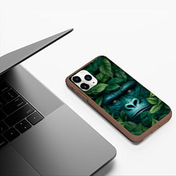 Чехол iPhone 11 Pro матовый Горилла в кустах джунгли, цвет: 3D-коричневый — фото 2