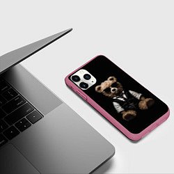Чехол iPhone 11 Pro матовый Плюшевый мишка в очках, цвет: 3D-малиновый — фото 2