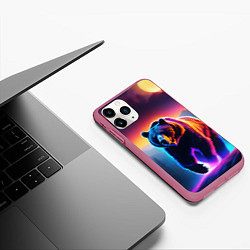 Чехол iPhone 11 Pro матовый Люминесцентный медведь гризли, цвет: 3D-малиновый — фото 2