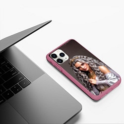 Чехол iPhone 11 Pro матовый Девушка с пепельно-серыми вьющимися волосами, цвет: 3D-малиновый — фото 2