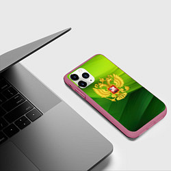 Чехол iPhone 11 Pro матовый Золотистый герб России на зеленом фоне, цвет: 3D-малиновый — фото 2