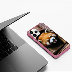 Чехол iPhone 11 Pro матовый Красная панда в дереве, цвет: 3D-малиновый — фото 2