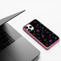 Чехол iPhone 11 Pro матовый Оружие - цветной на чёрном, цвет: 3D-малиновый — фото 2