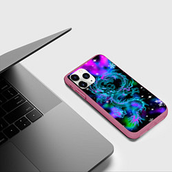 Чехол iPhone 11 Pro матовый Неоновый дракон в снежинках, цвет: 3D-малиновый — фото 2