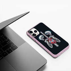 Чехол iPhone 11 Pro матовый Два сросшихся скелета и сердце, цвет: 3D-розовый — фото 2