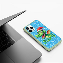 Чехол iPhone 11 Pro матовый Удивленный дракон 2024, цвет: 3D-салатовый — фото 2