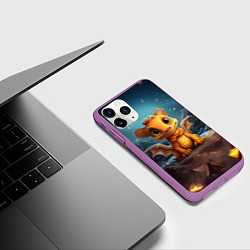 Чехол iPhone 11 Pro матовый Новогодний дракон смотрит на снег, цвет: 3D-фиолетовый — фото 2