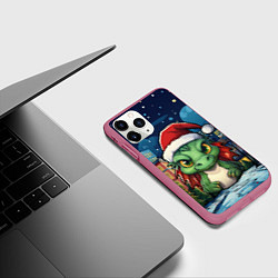 Чехол iPhone 11 Pro матовый Дракон новогодний город, цвет: 3D-малиновый — фото 2