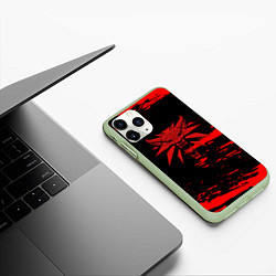 Чехол iPhone 11 Pro матовый The witcher лого ведьмака краски, цвет: 3D-салатовый — фото 2