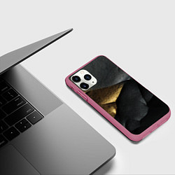 Чехол iPhone 11 Pro матовый Черная текстура с золотистым напылением, цвет: 3D-малиновый — фото 2