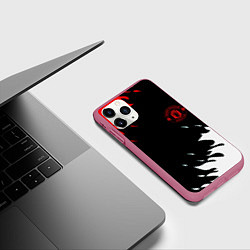 Чехол iPhone 11 Pro матовый Manchester United flame fc, цвет: 3D-малиновый — фото 2