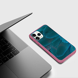 Чехол iPhone 11 Pro матовый Зеленые перья птицы, цвет: 3D-малиновый — фото 2