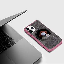 Чехол iPhone 11 Pro матовый Оно в люке, цвет: 3D-малиновый — фото 2
