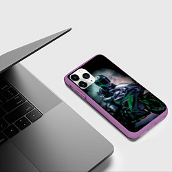 Чехол iPhone 11 Pro матовый Мотоциклист на зеленой байке, цвет: 3D-фиолетовый — фото 2