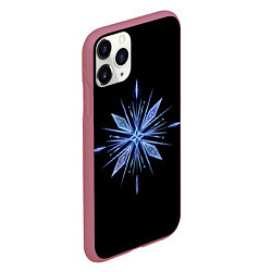 Чехол iPhone 11 Pro матовый Голубая снежинка на черном фоне, цвет: 3D-малиновый — фото 2