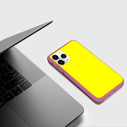 Чехол iPhone 11 Pro матовый Яркий желтый, цвет: 3D-малиновый — фото 2